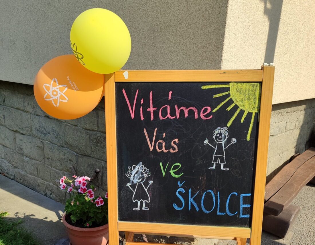 VÍTÁME NOVÉ KAMARÁDY TŘÍDA ZEMĚ V NOVÉ OSÁDCE NA VYHLÍDCE ZKOUMÁ A POZORUJE MÁME NOVÉ DUPLO, STAVÍME, MĚŘÍME, TŘÍDÍME A my si hrajeme s magnetickou stavebnicí Dominik slaví narozeniny Poslední letní dny […]
